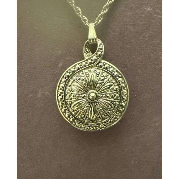 Vintage Avon Faux Pearl Cabochon Reversible Etched Necklace Silvertone - Picture 2 of 3